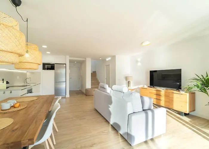 Moderni S Bazenem Costa Adeje (Tenerife)